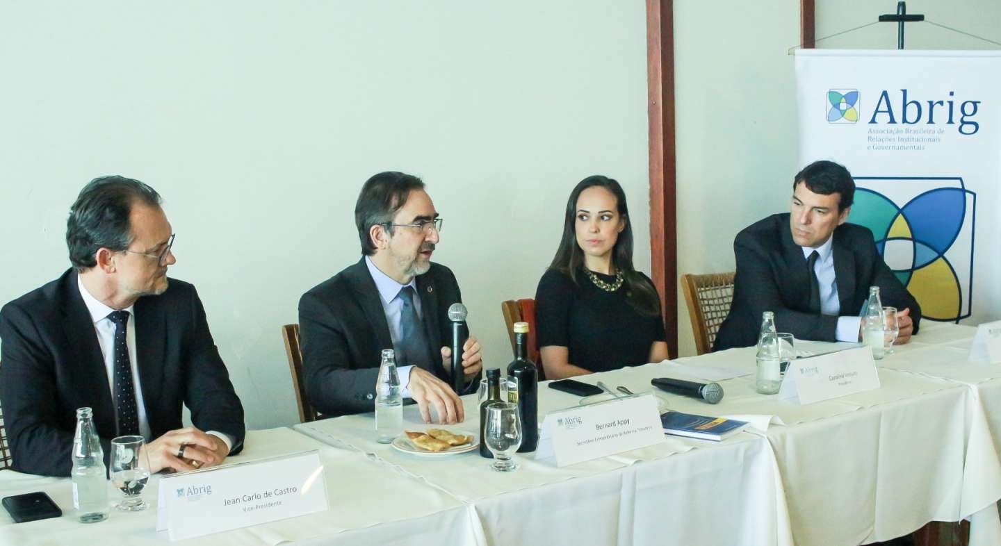 Diálogo Abrig recebe secretário extraordinário da reforma tributária